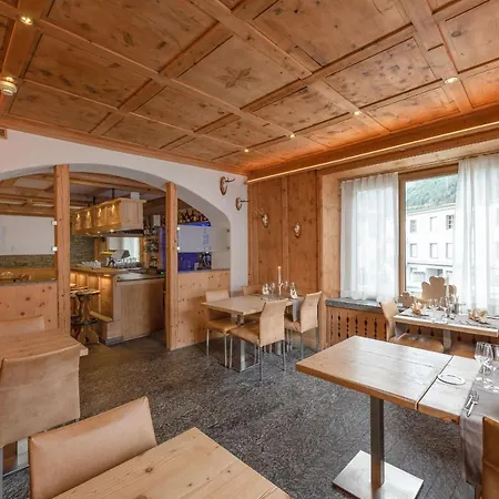 Crusch Alba Swiss Szálloda 3*